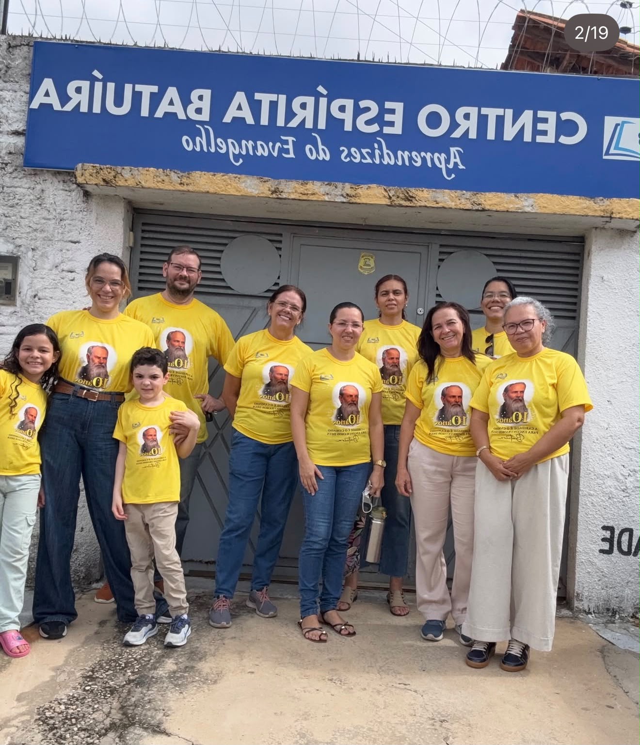 Equipe em frente ao Centro Espírita Batuíra
